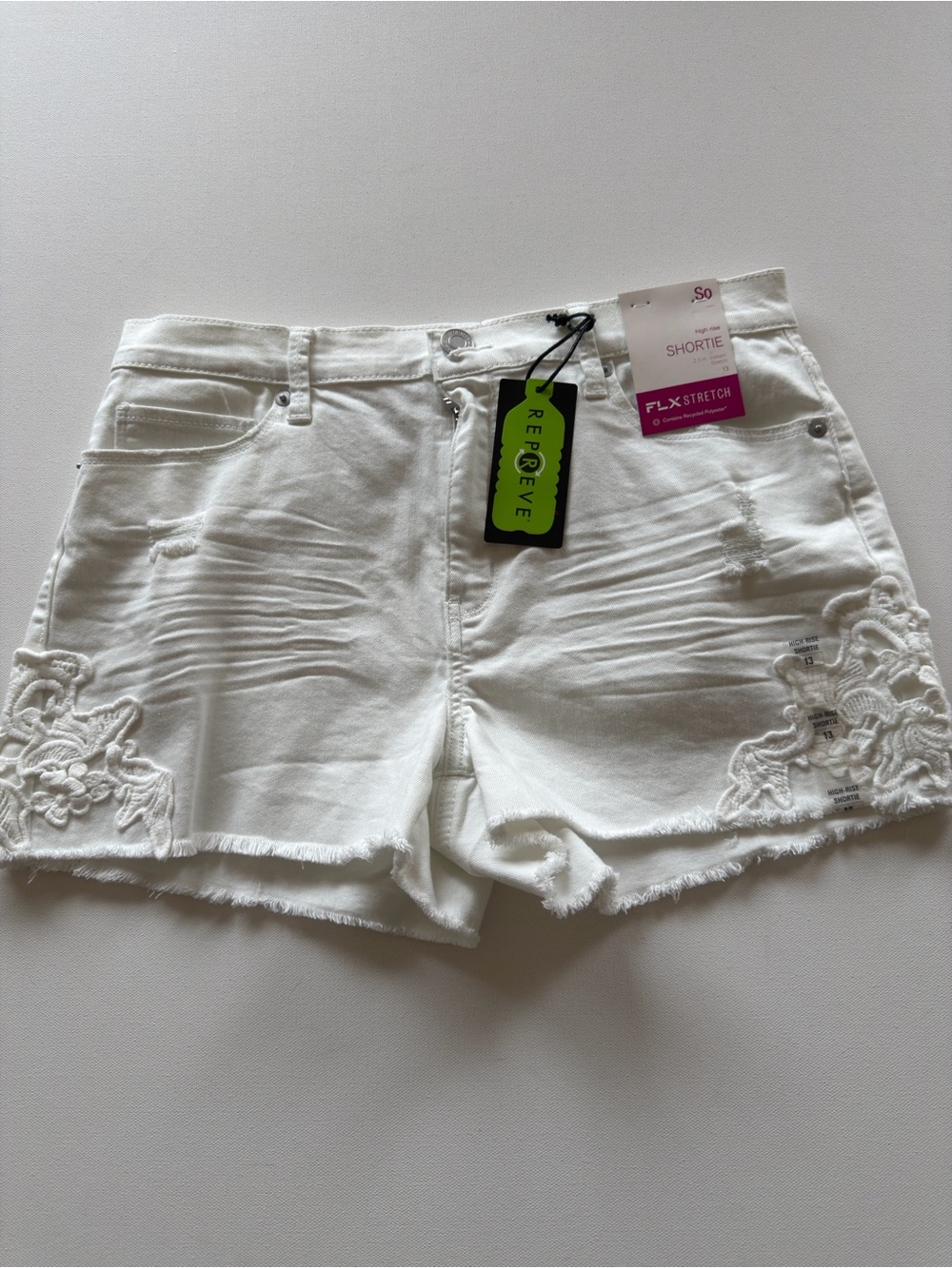 NWT Women's Repreve White Embroidered Denim Shortie Shorts Size 13 (E4)